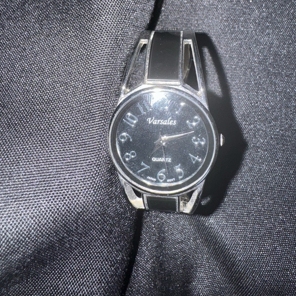 Varsales Black and Silver Quartz Watch
